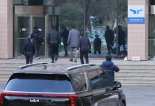 군인·경호처 벽에 막힌 공수처…"尹 영장 집행 과정서 몸싸움"