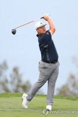'하루에 11언더 작렬' 임성재, PGA 개막전 3R 단독 4위 도약... 역전 우승 노린다