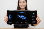 두번 접고… 잡아당겨 화면 키우고… 삼성D, IT·차랑용 OLED 기술 열전