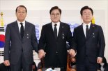 쌍특검 재표결·최 대행 압박 놓고 與野 줄다리기