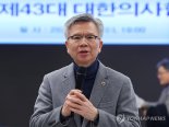 의협 회장에 김택우 당선..."폭주기관차 멈춰야"
