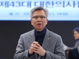 의협 새 회장에 김택우…"의료개혁 폭주 멈춰야"