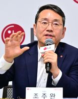 LG전자 조주완 "불확실성 '상수(常數)'화…플레이북 만들어 대응" [CES 2025]