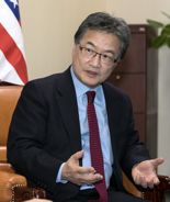 미국 정부가 조셉 윤 전 국무부 대북특별대표를 주한미국대사관 '임시대리대사'로 파견하는 이유