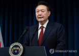 "윤 대통령, 탄핵심판 첫 변론 불출석… 신변안전 우려"