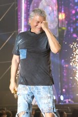나훈아 “작은 땅에 한쪽 뻘겋고 한쪽 퍼렇고..갈라치기 안돼” 마지막 쓴소리