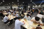 "진짜 월급 빼고 다 올라"…구내식당·편의점 도시락 '외식 물가' 상승