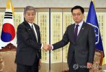 日외무상 만난 최상목 대행 "한일·한미일 공조 어느 때 보다 긴요"