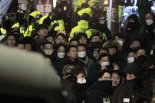 수색영장에 관저, 사저, 안전가옥 등 포함...일몰 전후도 집행