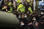 경찰, 1차 저지선 통과…한남동 관저 진입