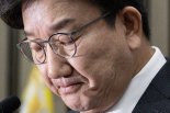 "내 오랜친구 尹, 어제 체포당했는데 우리 손으로.." 의원총회서 울먹인 권성동