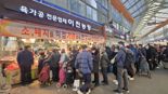 "차례 그냥 안지내면 안되나요"..설 앞둔 경동시장 가보니 [르포]