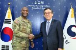 주한미군 사령관, 병력 축소 보도 부인 "들은 바 없다"