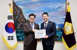 김진경 경기도의장, 우원식 국회의장 만나 '지방의회 숙원과제' 건의