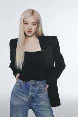입생로랑 뷰티, 블랙핑크 로제 앰버서더 발탁…독보적 감성과 대담함으로 브랜드 대표