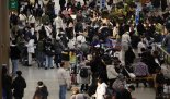 설 연휴 인천공항 이용객 '역대 최대'...출국심사 불만 잠재웠나