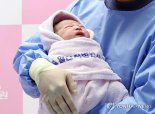 주형환 "올해 합계출산율 더 오른다…0.79명 내외 예상"