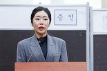 국회 출석한 '비단아씨'의 증언 "노상원, 군인 명단 가져와 배신할지 물었다"