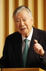 출산장려금 98억 쏜 이중근 회장, 유엔데이 공휴일 건의