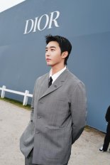 김권, '2025 F/W 파리패션위크'서 '압도적 비주얼' 과시