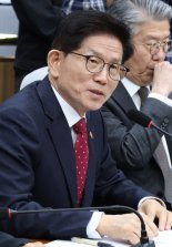 중소기업 만난 김문수 장관 "청년 한 명이라도 더 채용해달라"