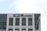 필리핀 피랍자 20일만 풀려나..범인 체포는 아직