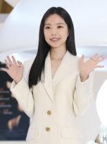 "돈 뜯기고 가족까지 협박 받고 있다"..손나은, 휴대폰 해킹 피해 호소