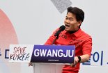 광주 찾은 전한길  “광주 시민들이 尹 대통령 희망”… 보수 유튜버도 무대 올라