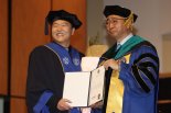학사모 쓴 싸이, 연세대 명예졸업장 받았다