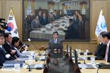 한은 “그간의 금리 인하 영향 살펴야”...추가 인하 ‘신중론’[통화정책방향 전문]