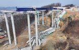 '교량 붕괴' 30m 추락에도 살아남은 유일한 생존자..사고 후 가족에 한 말