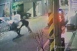 [단독]흉기·폭행에 쓰러지는 경찰...공상자 5천명 중 1300명 범인에 당했다