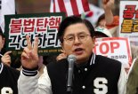 과잠 입은 ‘법대 77학번 선배’ 황교안에 날아든 외침 “꺼져라”