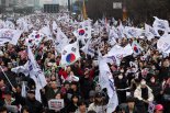 "尹 용기있는 지도자"..대규모 탄핵반대 집회서 與 단일대오