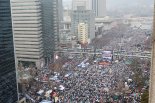 탄핵반대 12.1만 vs. 탄핵찬성 2만, 여론조사와 달랐다
