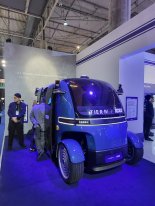 뒤로 걷는 2족보행 로봇·편의점 변신한 자율주행차…AI가 지배한 MWC [MWC 2025]