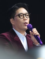 MC몽, 시우민 '뮤뱅' 출연 불발에 SM엔터 공개 저격 "녹취 다 깔까?"