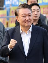 [속보]尹 "맡은 바 임무 수행한 공직자, 조속한 석방과 건강 기도"
