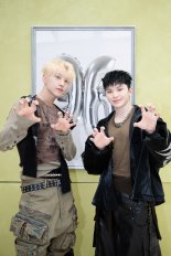세븐틴 호시X우지, 발매 첫날 음반 차트 1위