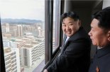 김정은 “수도권 집문제 해결..평양 1만세대 건설장 시찰