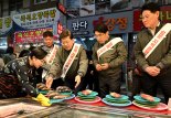 14돌 잔치 대신 시장 찾은 BNK금융… 불황에 현장 챙기기