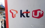 '데이터 해킹'에 8000억 증발...SKT 시가총액 KT에 밀렸다