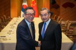 한중 외교장관 ‘中 한한령-서해 구조물’ 논의..“상호이해”