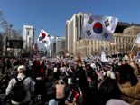 [현장]"진실의 봄 올 것" 총결집 나선 尹 탄핵 반대 집회...與 의원들도 참석