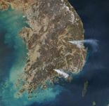 ‘선명하게 솟구치는 연기’ NASA 위성이 찍은 한국 산불