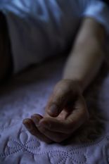 혼자 사는 50대 이상 중장년, 파산신청 가장 많았다...고독사 맞물려 '비애'  [혼자인家]