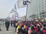 '장기전' 돌입하는 탄핵 찬반 집회...시민 피로감도 '상승'