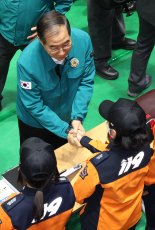 한 대행, 산불피해 현장점검…"산불피해 복구할때까지 아낌없이 지원"