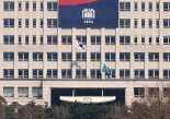 대통령 파면에 용산 대통령실 봉황기 내려[윤 대통령 파면]