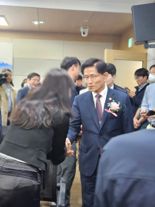 고용부 떠나는 김문수 "위대한 대한민국 다시 세워야할 때"